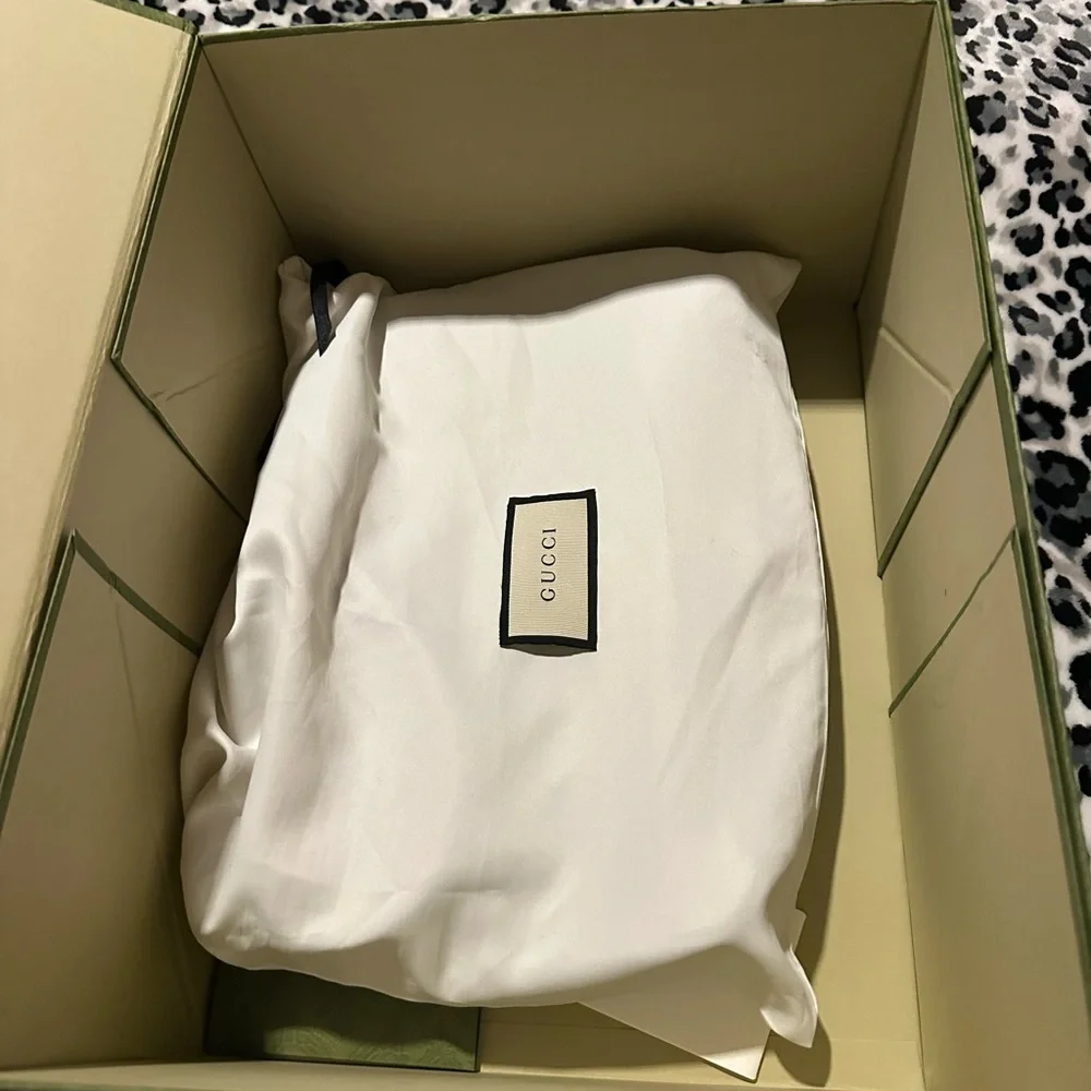 Gucci purse - Picture 1 of 9